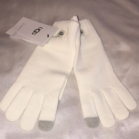 UGG Ivory White Knit Gloves Touch Screen Compatible Finger Tips OS NWT - Picture 10 of 12